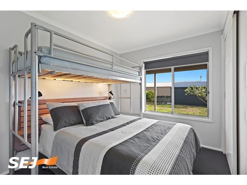 18 Sunshine Rise, Sandy Point VIC 3959