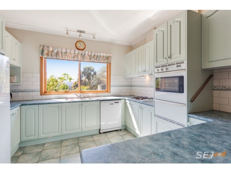 2378 Willow Grove Road, Hill End VIC 3825