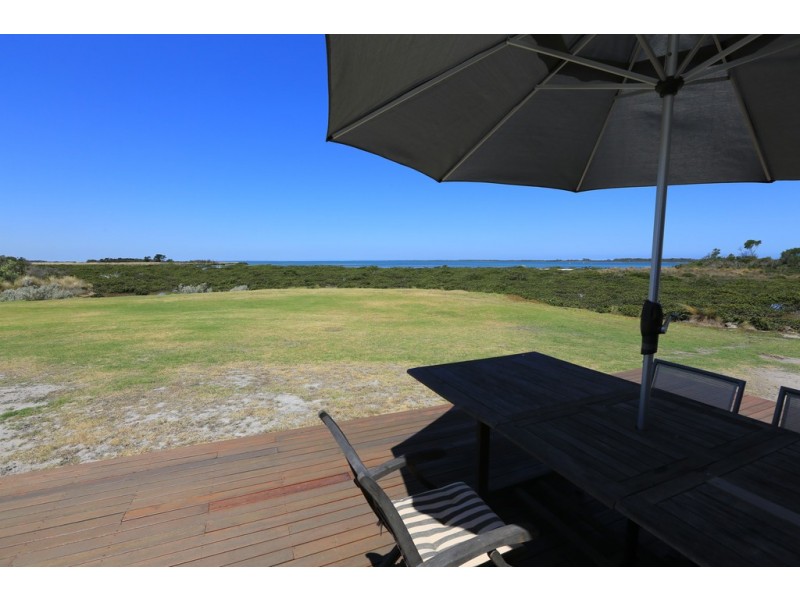 13 Robertson St, Port Welshpool VIC 3965