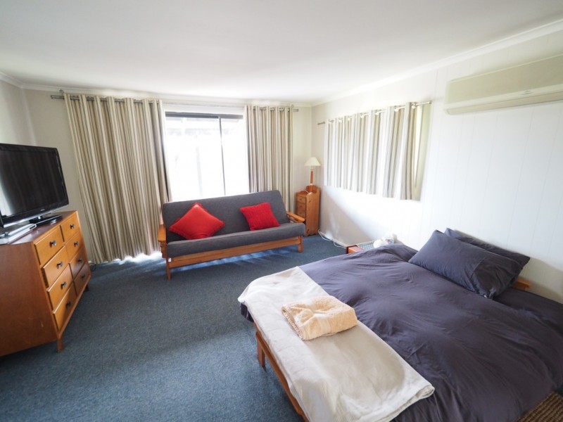 13 Robertson St, Port Welshpool VIC 3965