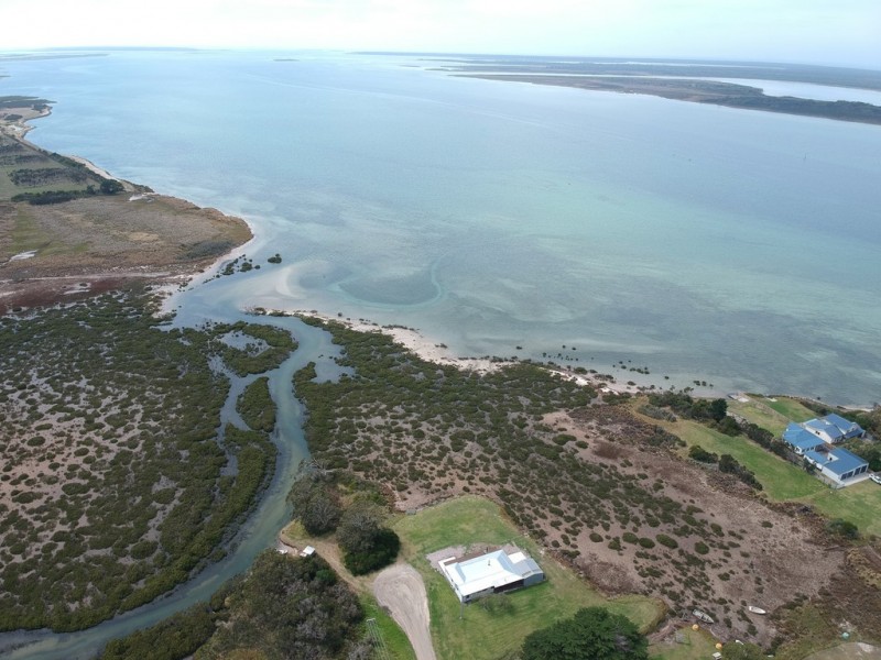 13 Robertson St, Port Welshpool VIC 3965