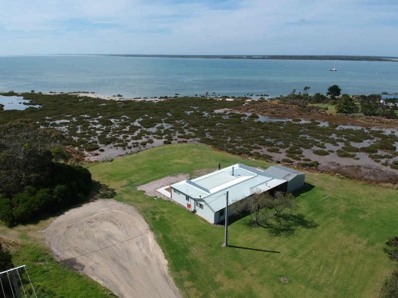 13 Robertson St, Port Welshpool VIC 3965