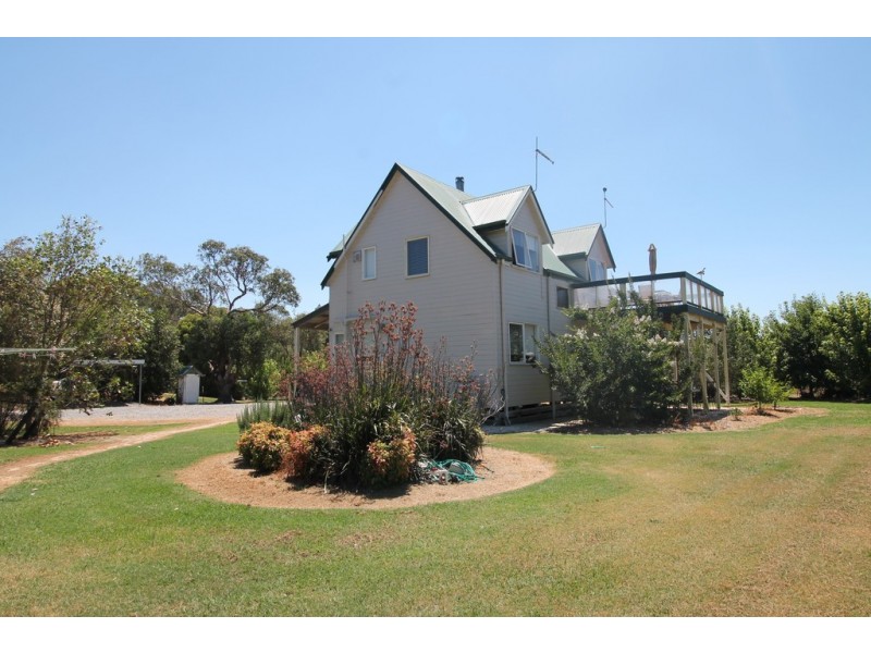 34 Old Hat Rd, Foster VIC 3960