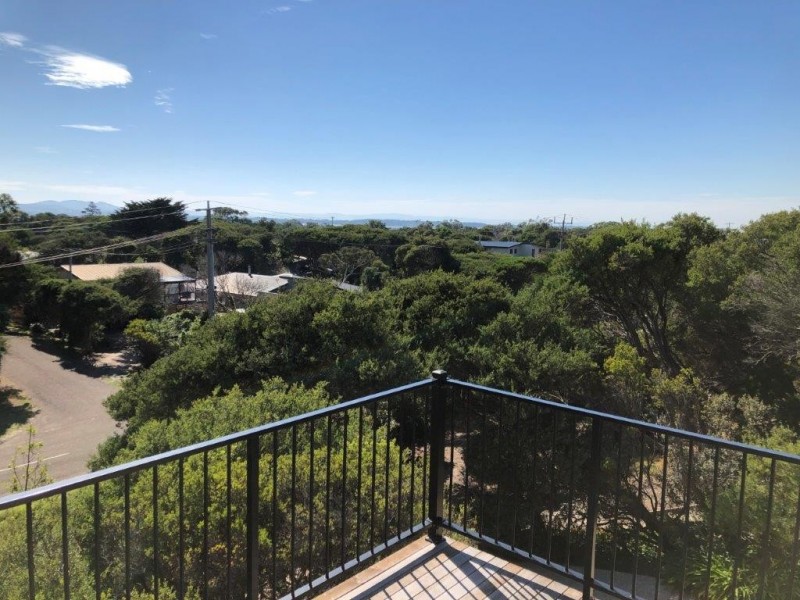 12 Ennisvale Ave, Sandy Point VIC 3959