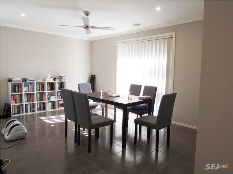 5 WHITE GUM COURT, Drouin VIC 3818