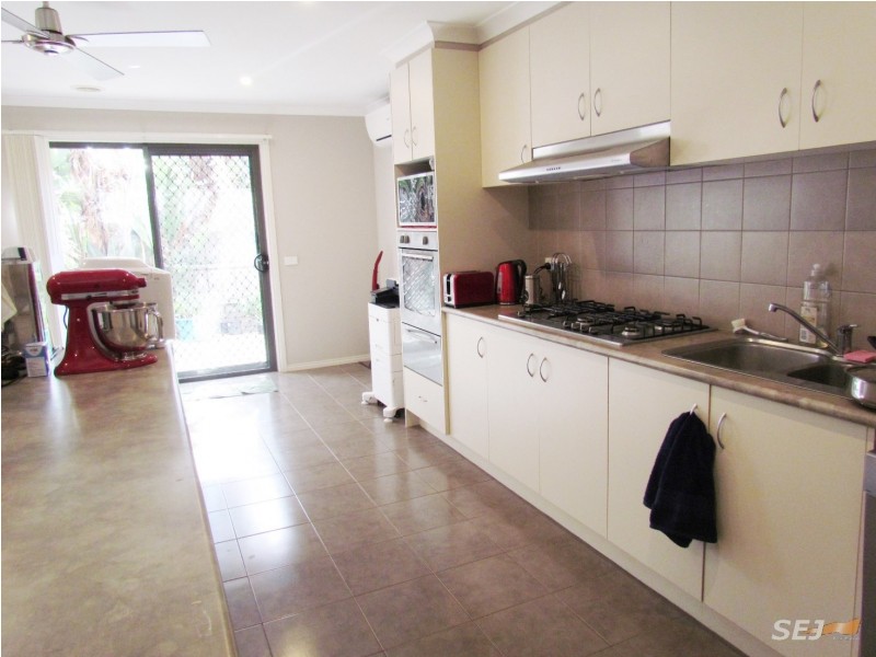 5 WHITE GUM COURT, Drouin VIC 3818