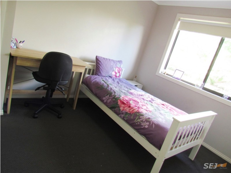 5 WHITE GUM COURT, Drouin VIC 3818