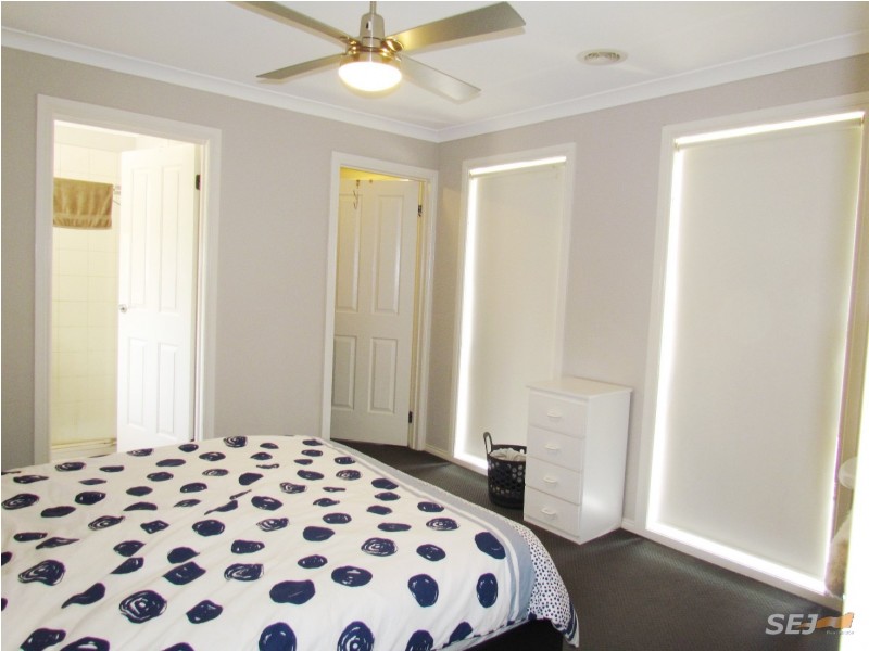 5 WHITE GUM COURT, Drouin VIC 3818