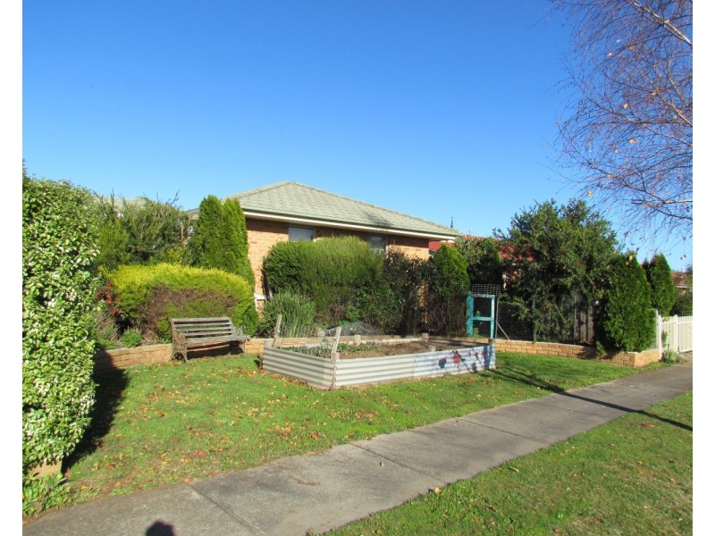 20 Outlook Drive, Drouin VIC 3818