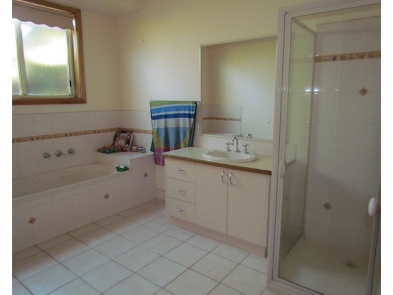 20 Outlook Drive, Drouin VIC 3818