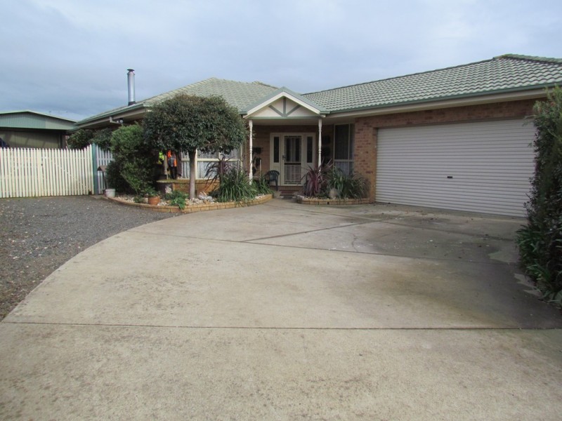 20 Outlook Drive, Drouin VIC 3818