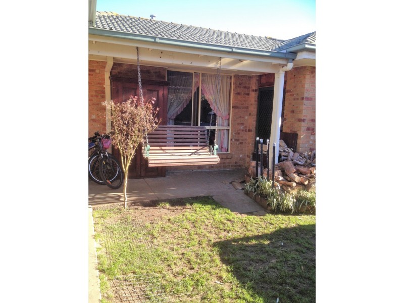 20 Outlook Drive, Drouin VIC 3818