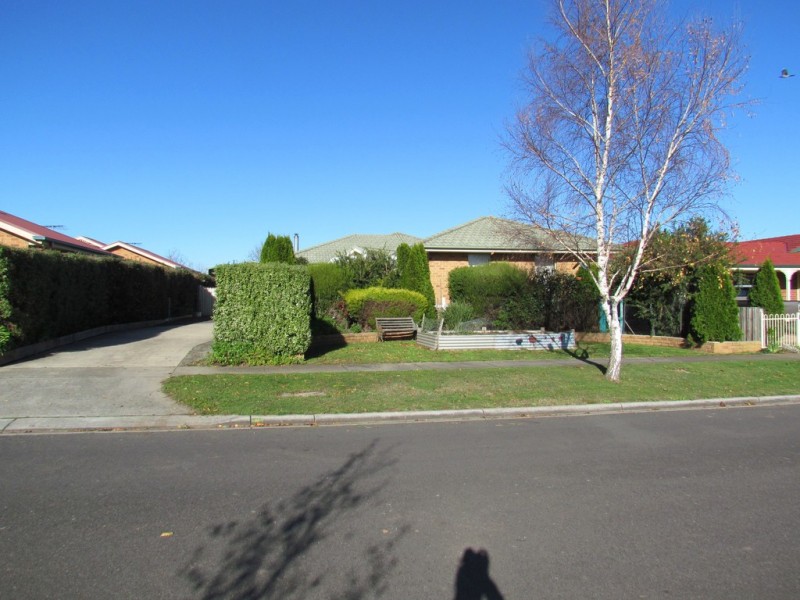 20 Outlook Drive, Drouin VIC 3818