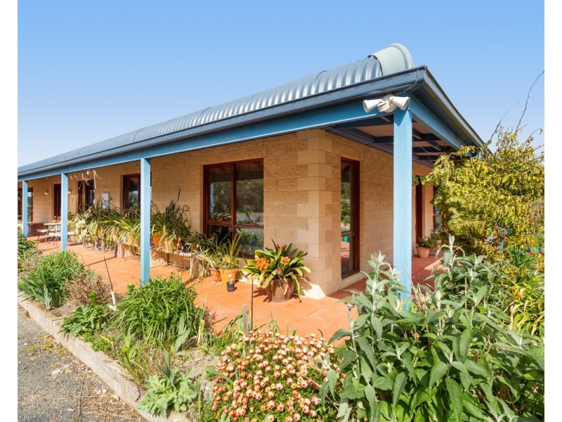15 Powells Rd, Foster VIC 3960