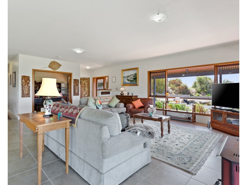 15 Powells Rd, Foster VIC 3960