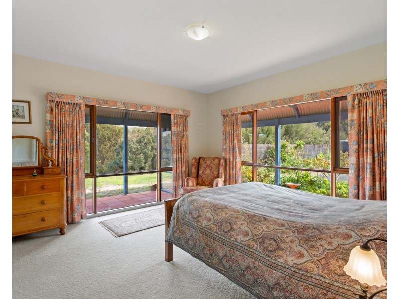 15 Powells Rd, Foster VIC 3960