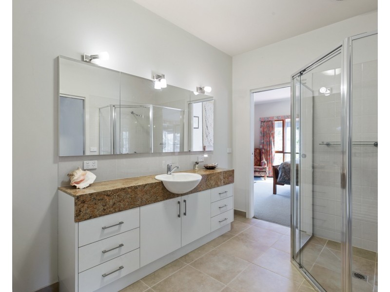 15 Powells Rd, Foster VIC 3960