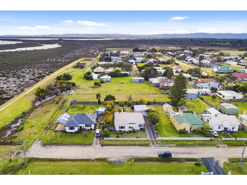 4 Victoria St, Port Albert VIC 3971