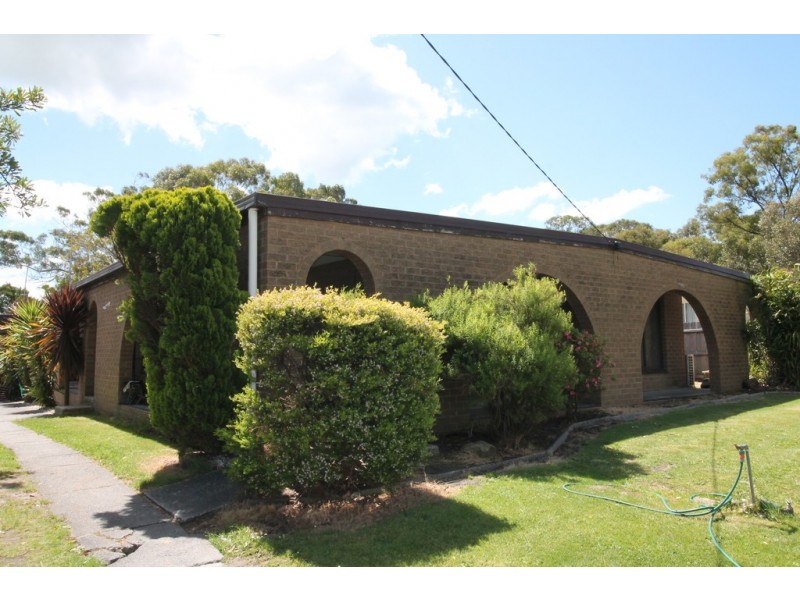 11 Hall Rd, Foster VIC 3960