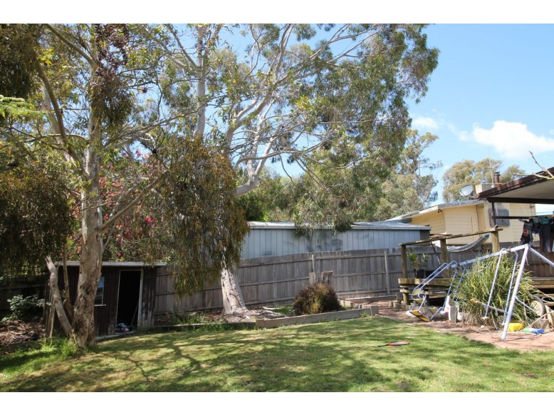 11 Hall Rd, Foster VIC 3960
