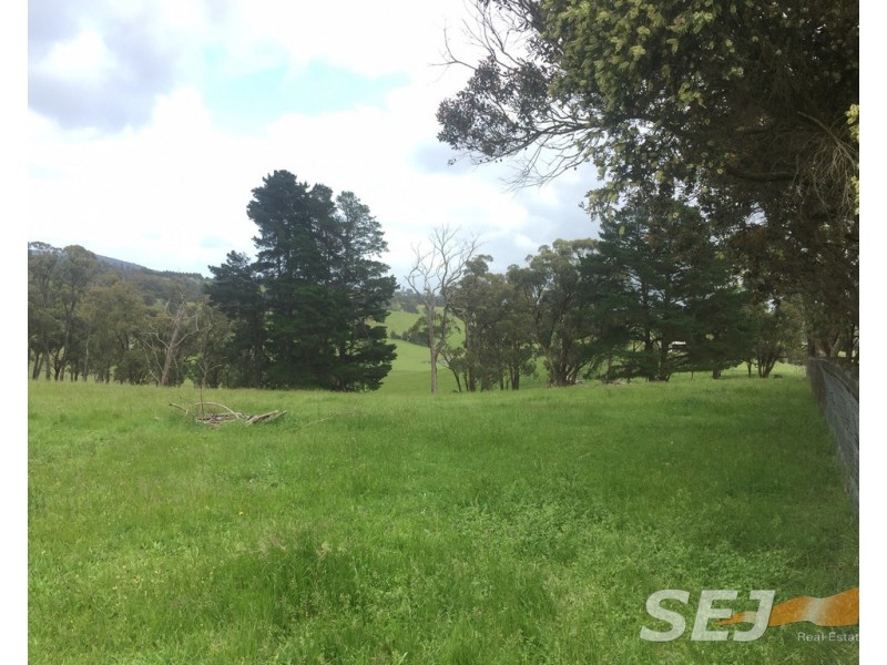 70 McDonalds Track, Hernes Oak VIC 3825