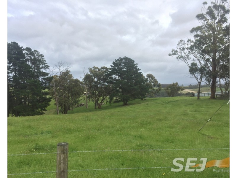 70 McDonalds Track, Hernes Oak VIC 3825