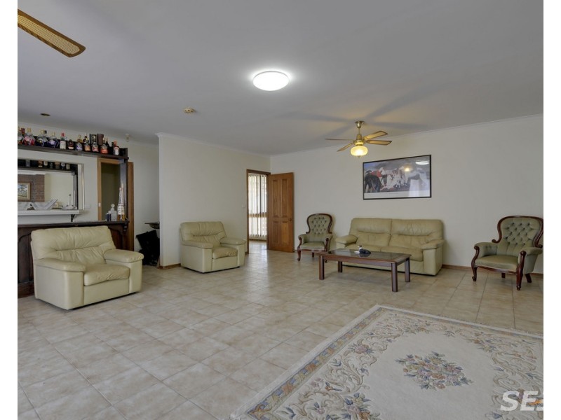 70 McDonalds Track, Hernes Oak VIC 3825