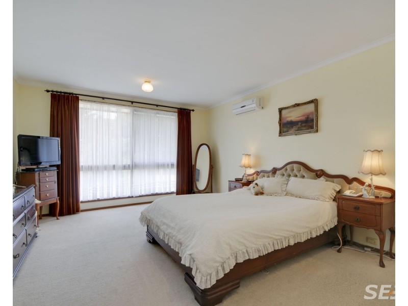 70 McDonalds Track, Hernes Oak VIC 3825