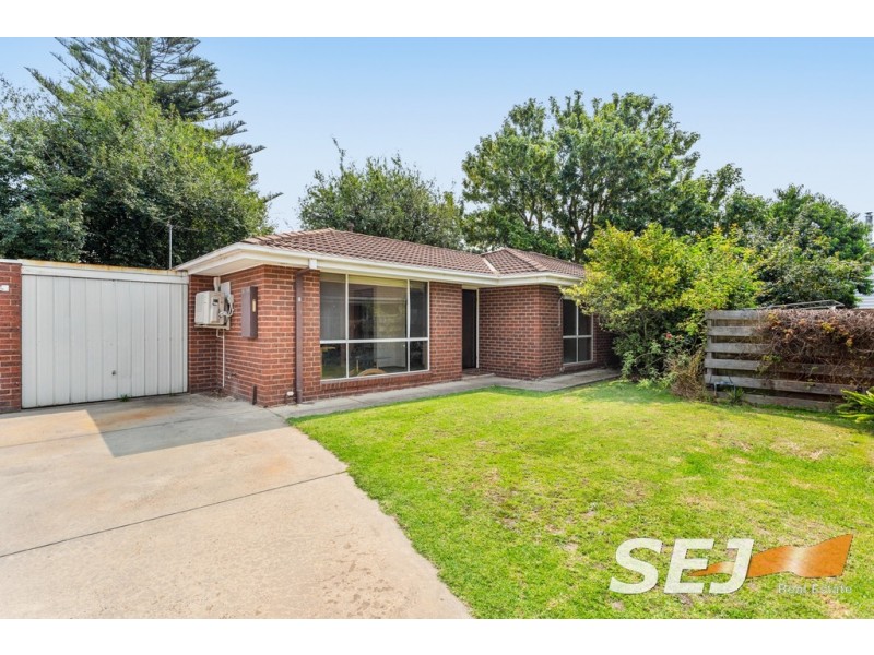 2/11a Rosebery Street, Lang Lang VIC 3984