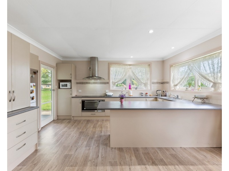 320 HIGGS ROAD, Drouin VIC 3818