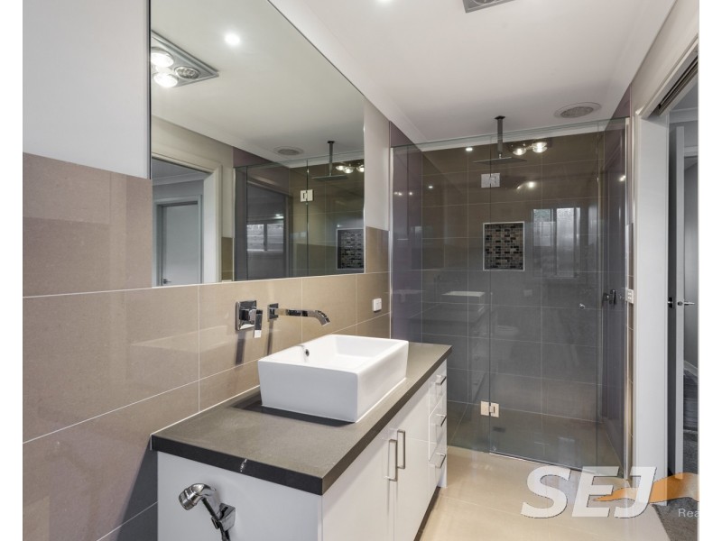 2/27 Henry Street, Koo Wee Rup VIC 3981