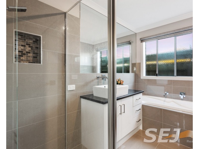 2/27 Henry Street, Koo Wee Rup VIC 3981