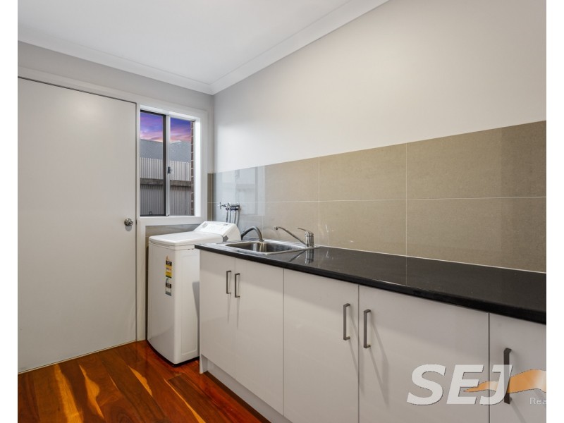 2/27 Henry Street, Koo Wee Rup VIC 3981