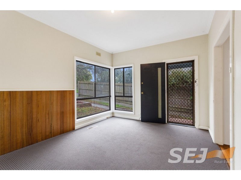 8 Centre Avenue, Warragul VIC 3820