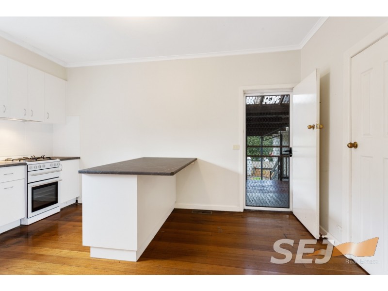 8 Centre Avenue, Warragul VIC 3820