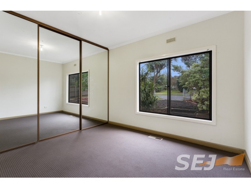 8 Centre Avenue, Warragul VIC 3820