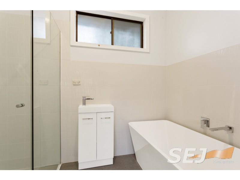 8 Centre Avenue, Warragul VIC 3820