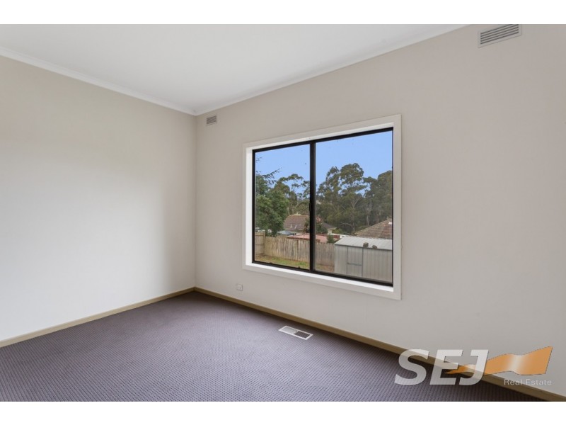 8 Centre Avenue, Warragul VIC 3820