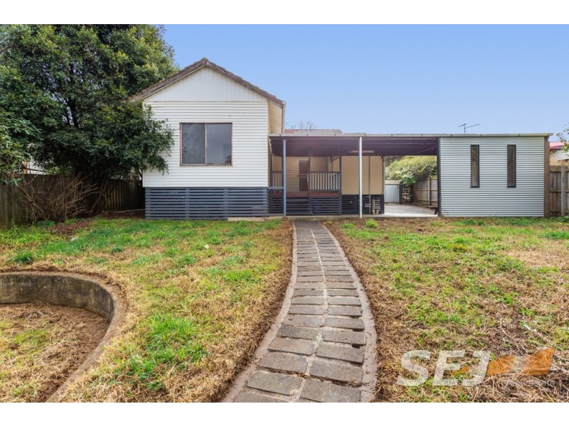 8 Centre Avenue, Warragul VIC 3820