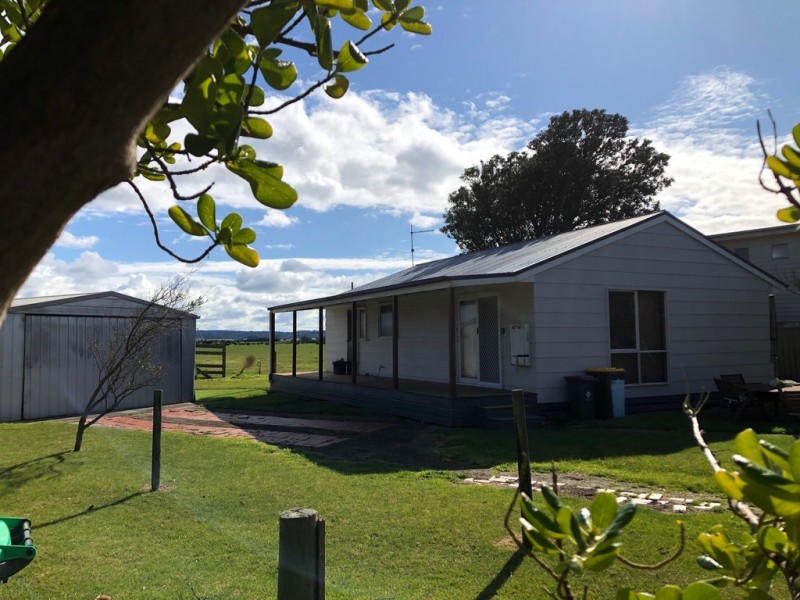 16 Wattle Crt, Sandy Point VIC 3959