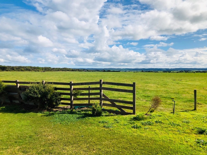 16 Wattle Crt, Sandy Point VIC 3959