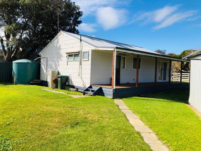 16 Wattle Crt, Sandy Point VIC 3959