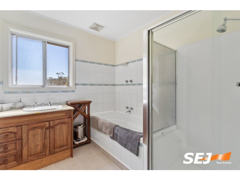 24 Whitelaw Street, Meeniyan VIC 3956