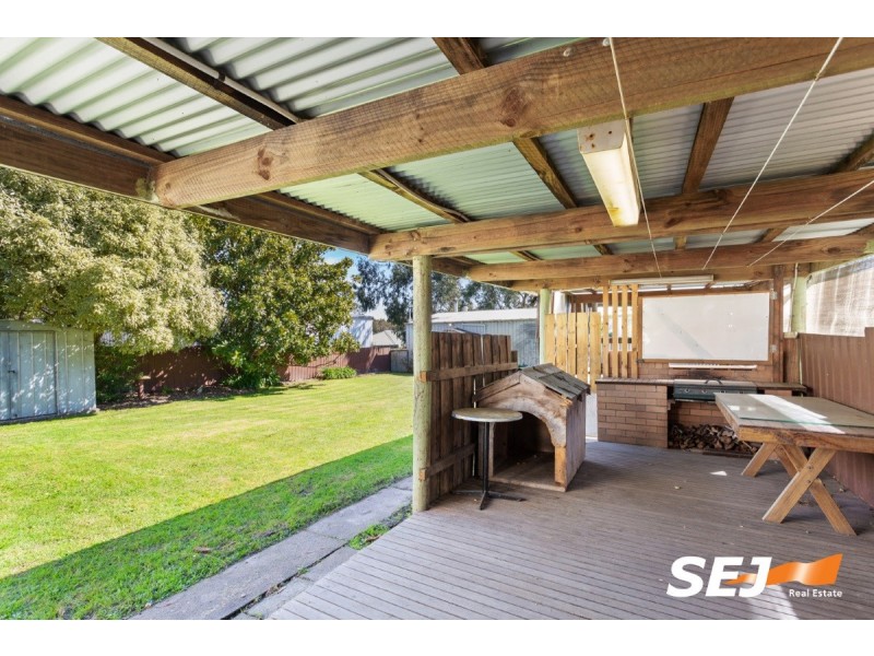24 Whitelaw Street, Meeniyan VIC 3956