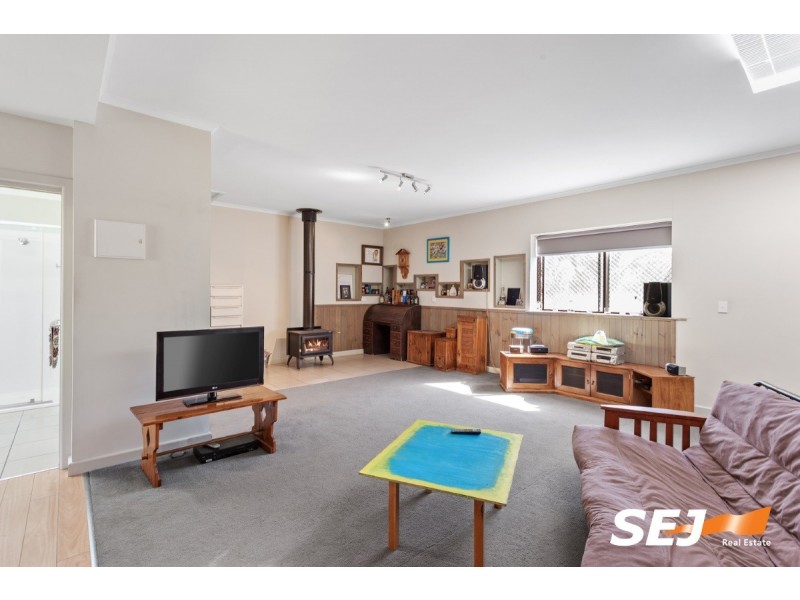 24 Whitelaw Street, Meeniyan VIC 3956