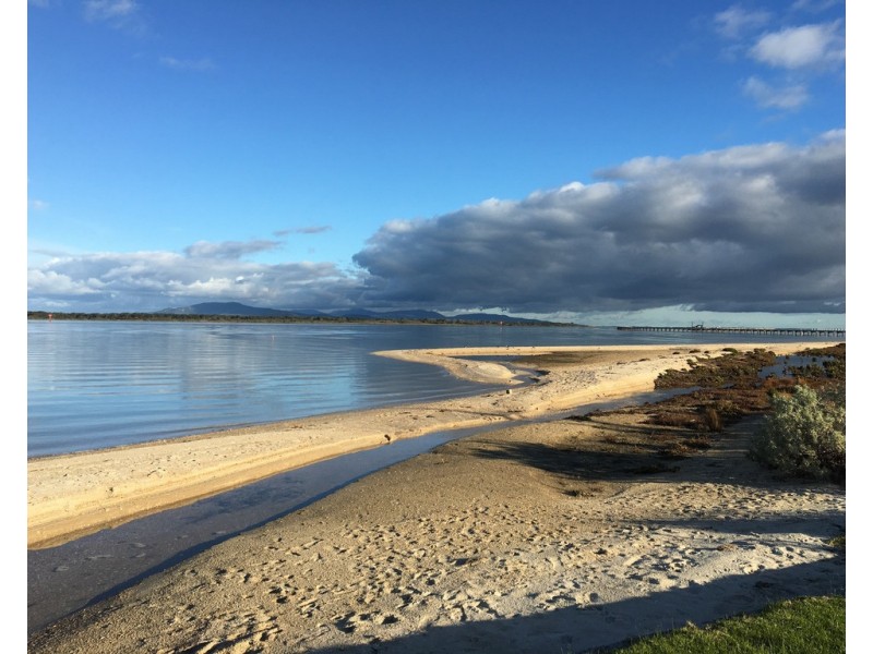 1 Heathlands Dr, Port Welshpool VIC 3965