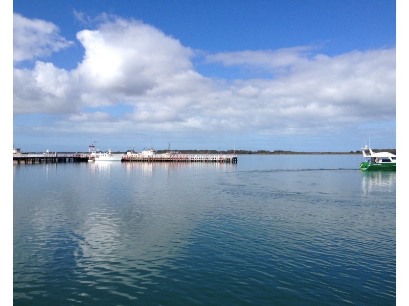 1 Heathlands Dr, Port Welshpool VIC 3965