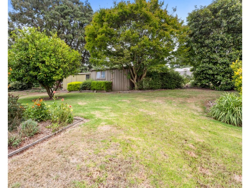 6 Pine Grove, Warragul VIC 3820