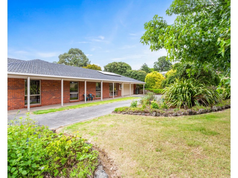 6 Pine Grove, Warragul VIC 3820