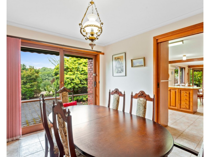 6 Pine Grove, Warragul VIC 3820